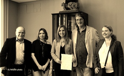 El jurado del certamen literario haciendo público el resultado