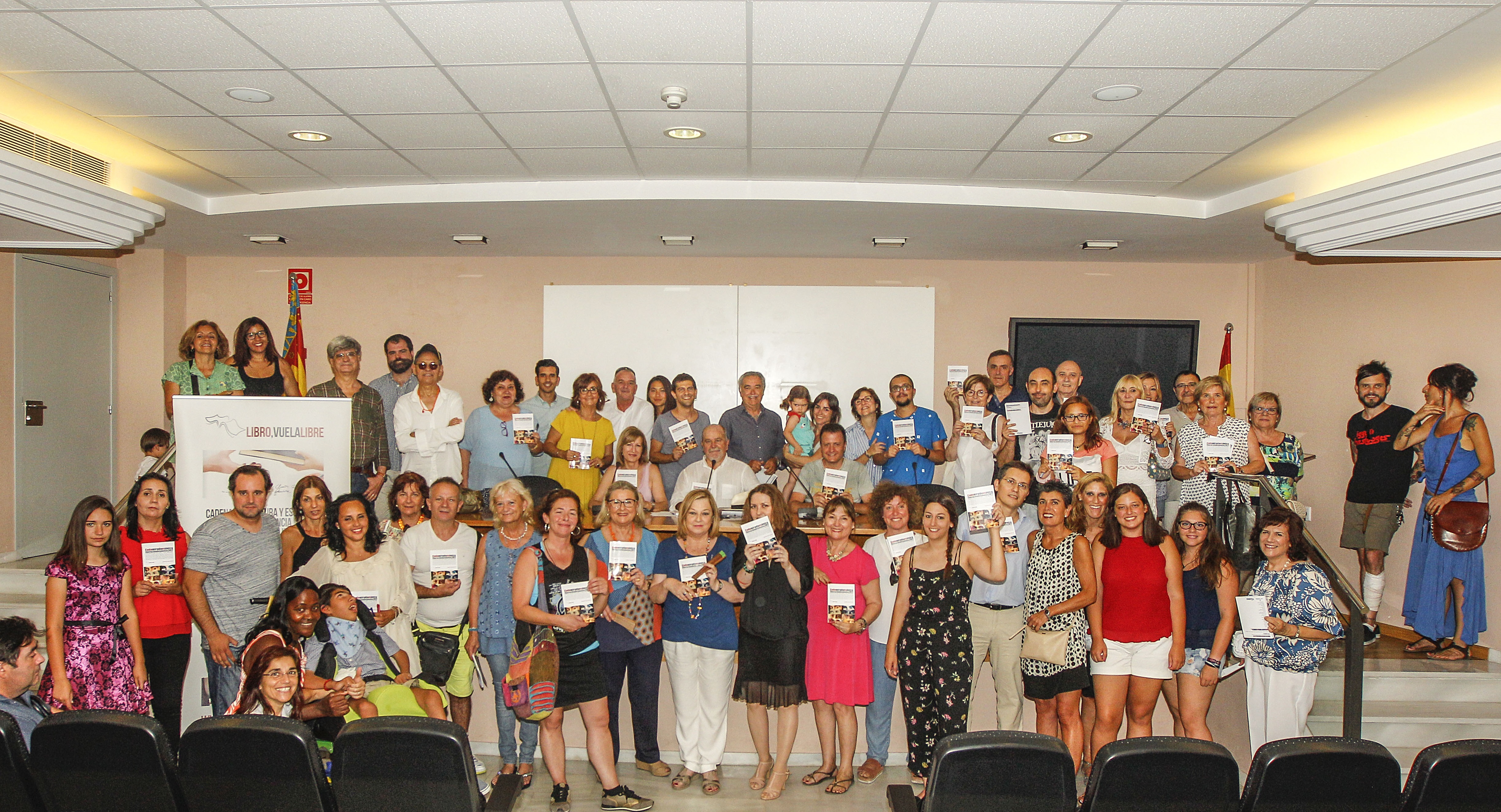 Aurora Luna con alumnos de su liberación de talentos