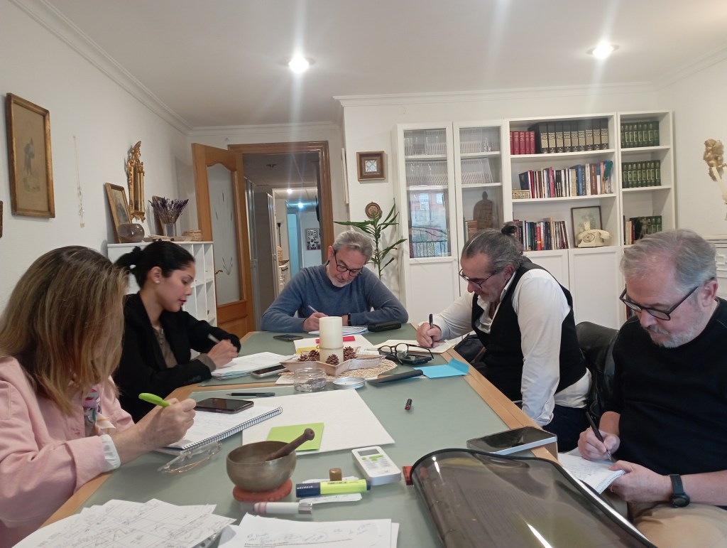 Las emociones complejas de los personajes en los talleres de escritura creativa adscritos a LIBRO VUELA LIBRE en Valencia