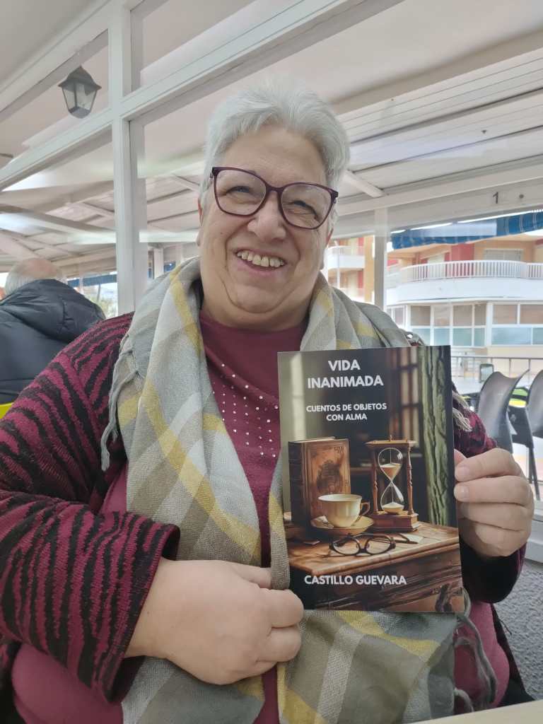 Castillo Guevara, autora en formación de los talleres de escritura creativa adscritos a Libro Vuela Libre en Valencia, entrevistada para la comunidad de escritores de Luna de Papel