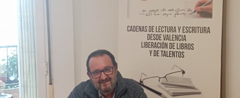 José Pastor Gassó entrevistado por las comunidades de escritura en Valencia adscritas a Libro Vuela Libre sobre su novela titulada Los daños del silencio