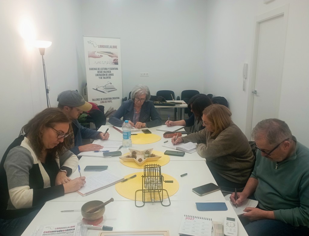 Escritores en formación de los talleres de escritura creativa Luna de Papel en Valencia